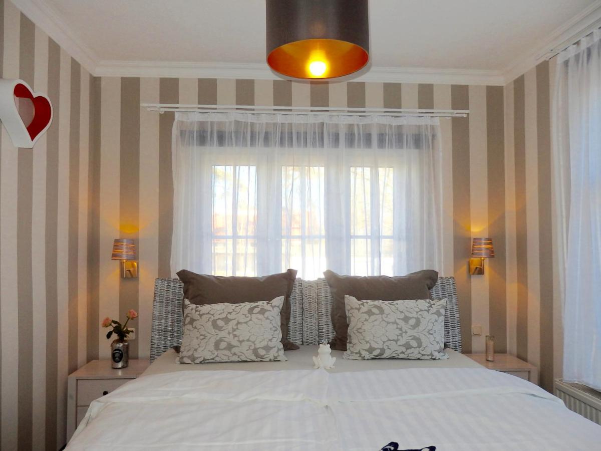 Strandhotel Villa Louisa & Appartementhaeuser Villa Josephine Und Villa Christine Юліусрух Екстер'єр фото