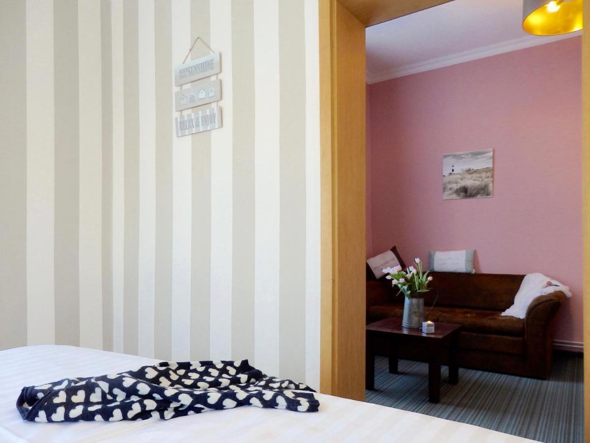 Strandhotel Villa Louisa & Appartementhaeuser Villa Josephine Und Villa Christine Юліусрух Екстер'єр фото